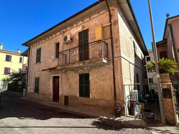 appartamento in vendita ad Orte in zona Orte Scalo