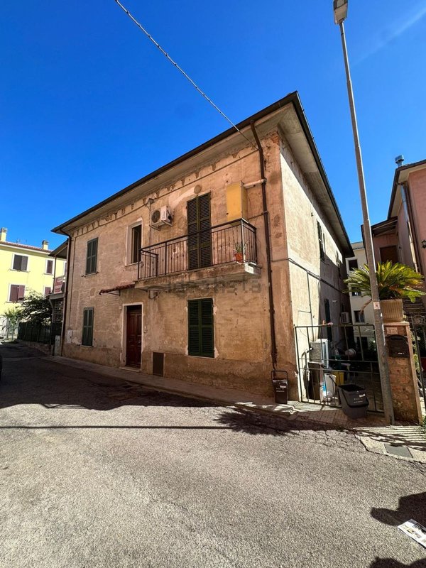 appartamento in vendita ad Orte in zona Orte Scalo