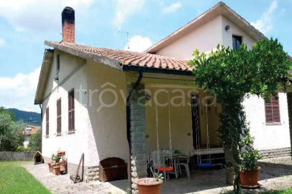 casa indipendente in vendita ad Orte in zona Orte Scalo