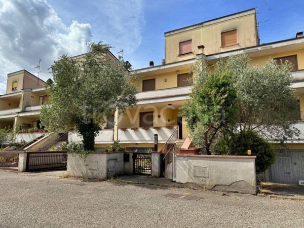 casa indipendente in vendita ad Orte