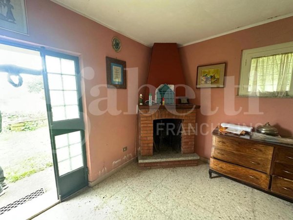 locale di sgombero in vendita ad Orte