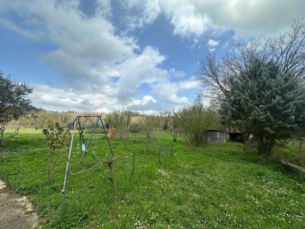 casale in vendita ad Orte