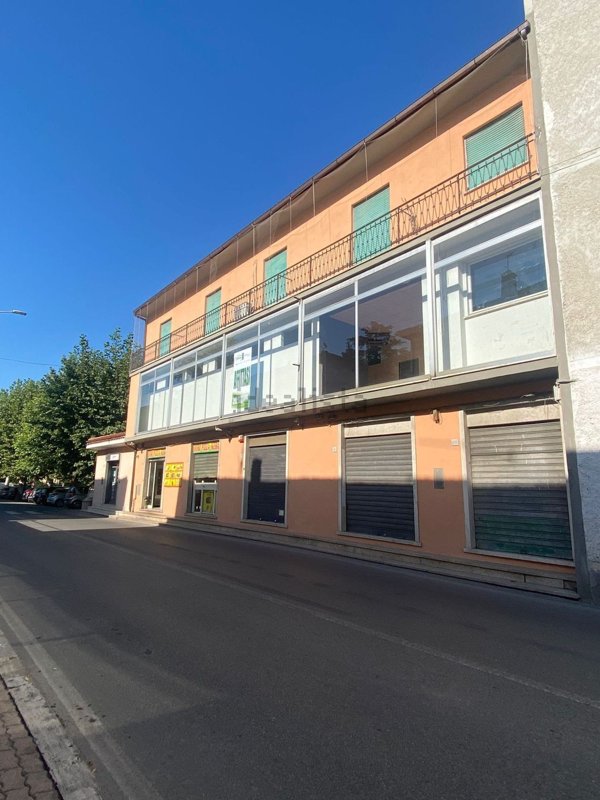 locale commerciale in vendita ad Orte