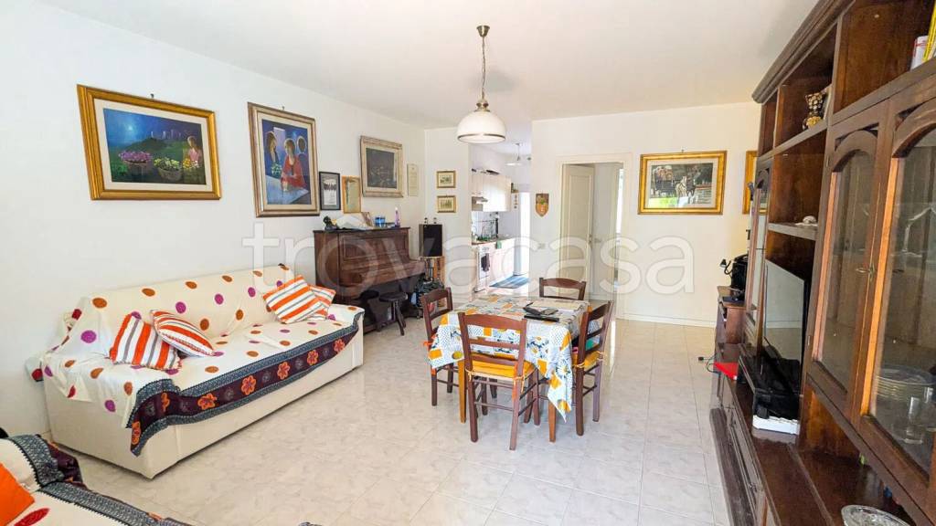 appartamento in vendita ad Orte in zona Orte Scalo