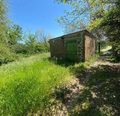 locale di sgombero in vendita ad Orte