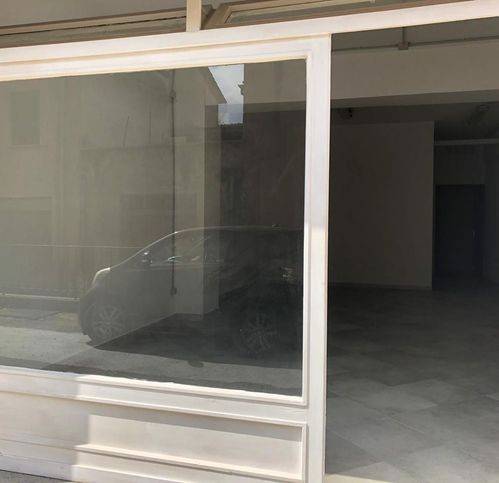 negozio in vendita ad Orte in zona Orte Scalo