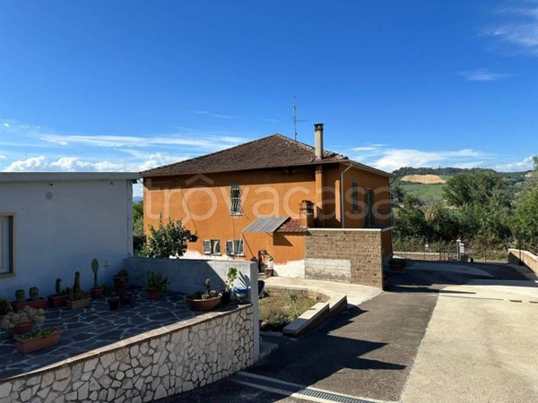 casa indipendente in vendita ad Orte in zona Orte Scalo