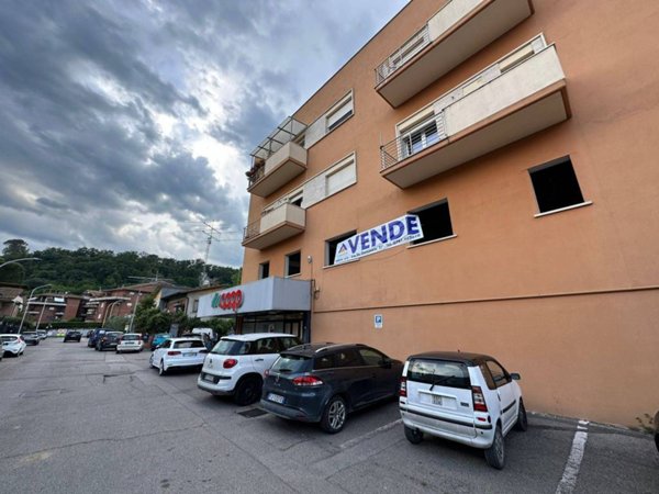 negozio in vendita ad Orte
