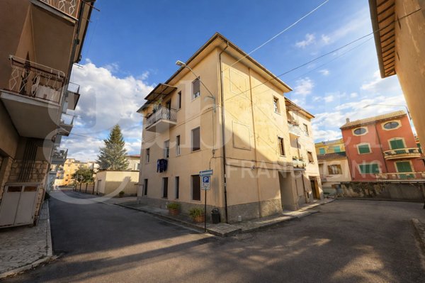 appartamento in vendita ad Orte in zona Orte Scalo