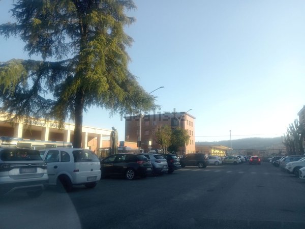 ufficio in vendita ad Orte in zona Orte Scalo