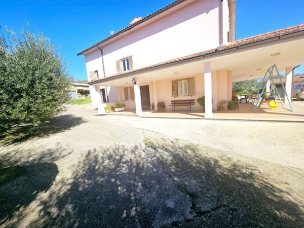 casa indipendente in vendita ad Orte