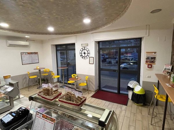 negozio in vendita ad Orte in zona Orte Scalo