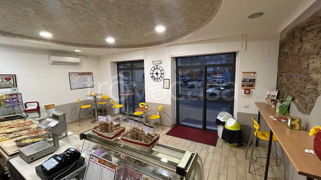 negozio in vendita ad Orte in zona Orte Scalo