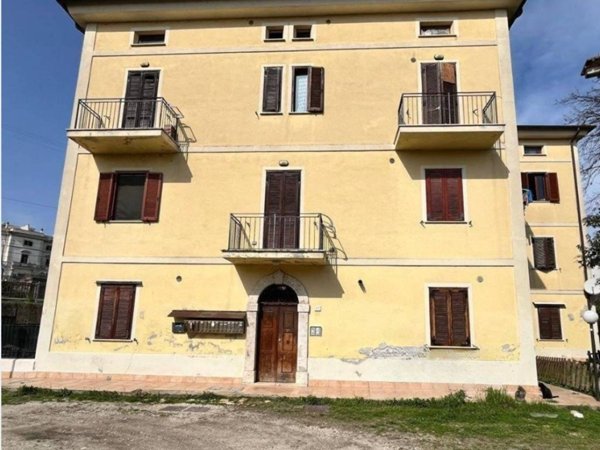 appartamento in vendita ad Orte in zona Orte Scalo