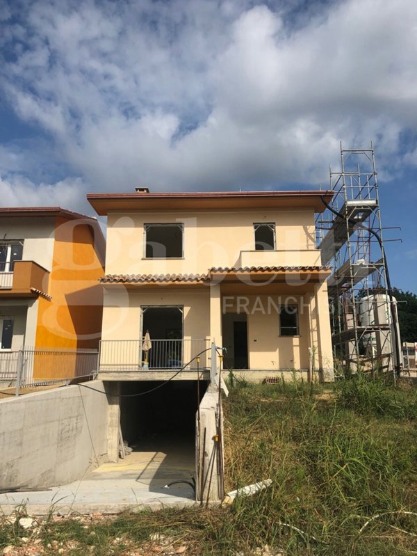 casa indipendente in vendita ad Orte
