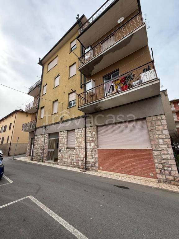 appartamento in vendita ad Orte in zona Orte Scalo