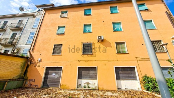 ufficio in vendita ad Orte in zona Orte Scalo