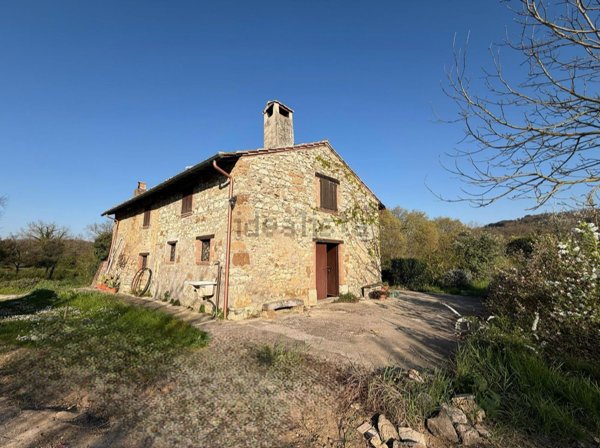 casale in vendita ad Orte