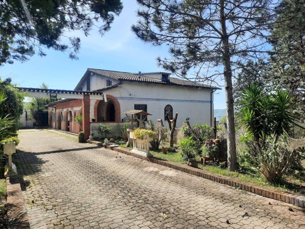 casa indipendente in vendita ad Orte in zona Orte Scalo
