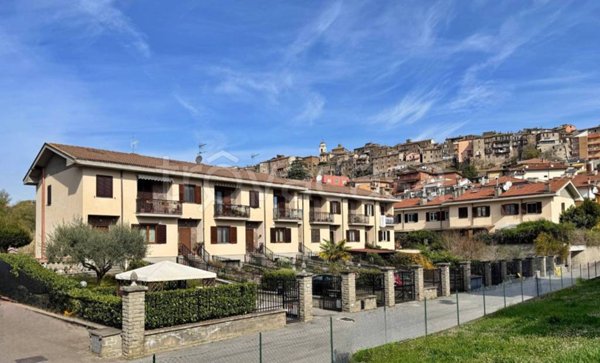 casa indipendente in vendita ad Orte