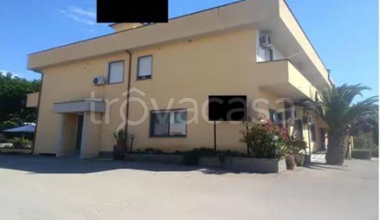 negozio in vendita ad Orte in zona Orte Scalo