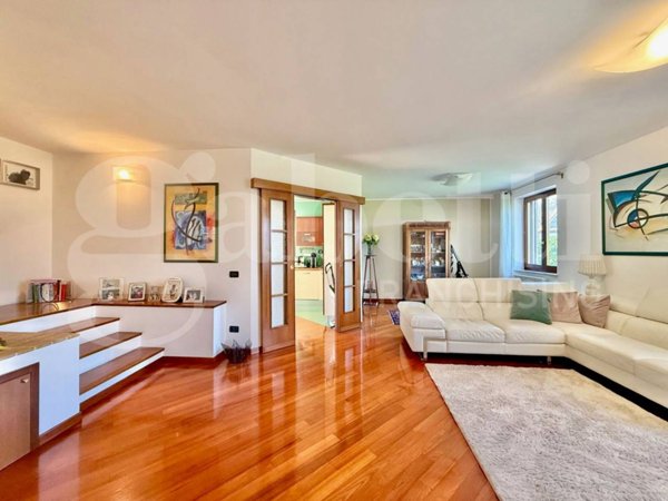 casa indipendente in vendita ad Orte in zona Orte Scalo