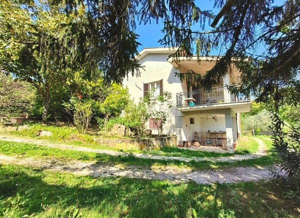 casa indipendente in vendita ad Orte in zona Orte Scalo