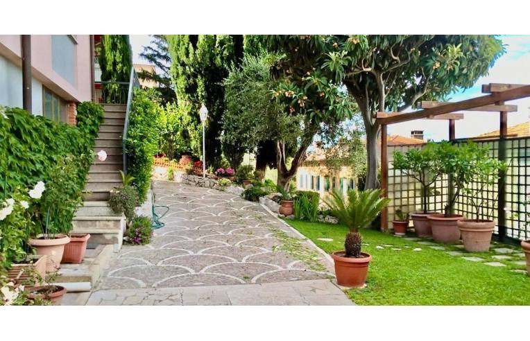 casa indipendente in vendita ad Orte in zona Orte Scalo