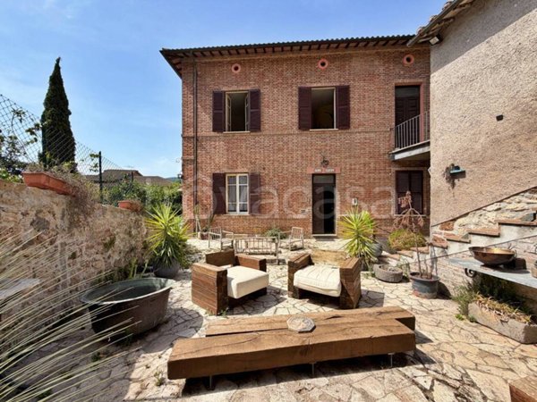 casa indipendente in vendita ad Orte in zona Orte Scalo
