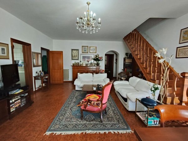 casa indipendente in vendita ad Orte in zona Orte Scalo