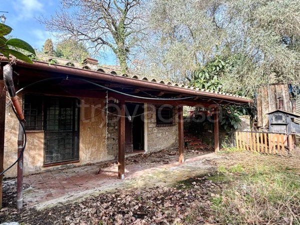 casa indipendente in vendita ad Orte in zona Orte Scalo