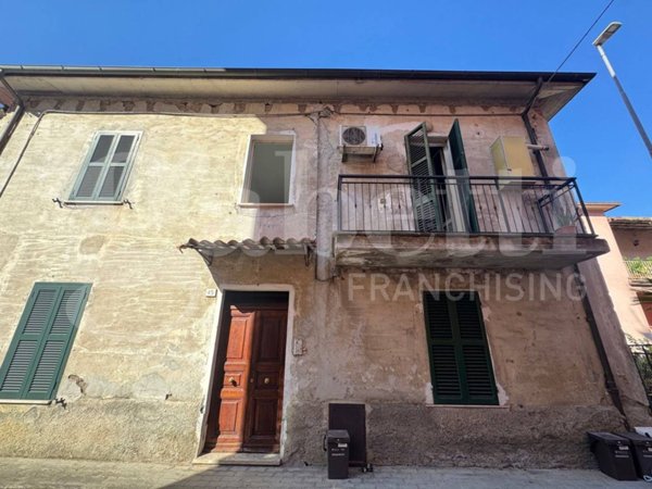 appartamento in vendita ad Orte in zona Orte Scalo
