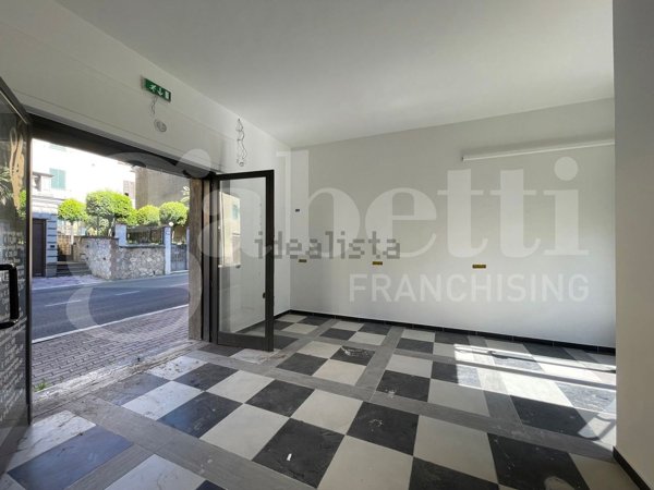 locale commerciale in vendita ad Orte in zona Orte Scalo