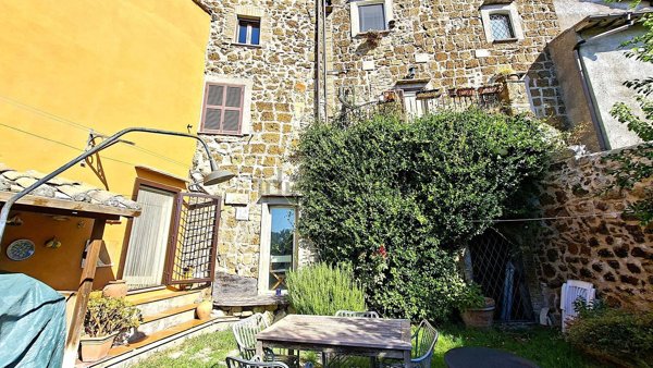 appartamento in vendita ad Orte in zona Orte Scalo