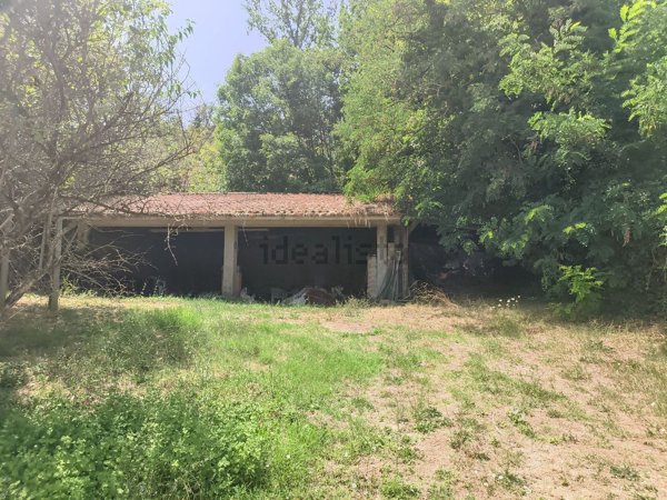 locale di sgombero in vendita ad Orte in zona Orte Scalo