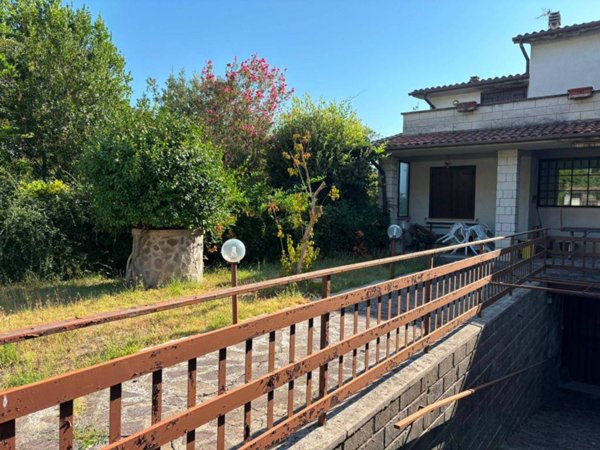 casa indipendente in vendita ad Orte in zona Orte Scalo