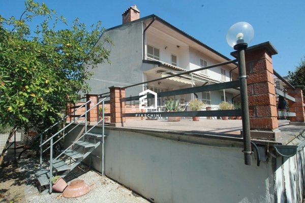 casa indipendente in vendita ad Orte in zona Orte Scalo