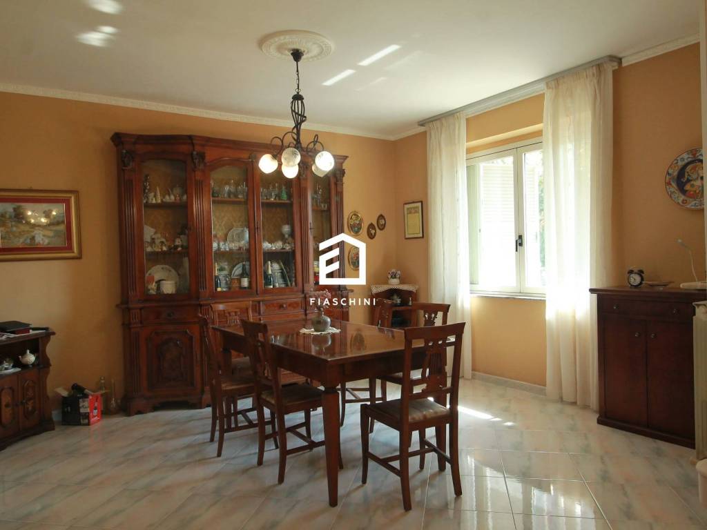 casa indipendente in vendita ad Orte in zona Orte Scalo