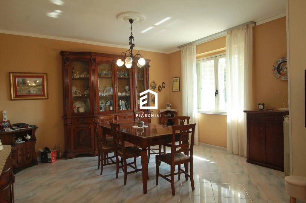 casa indipendente in vendita ad Orte in zona Orte Scalo
