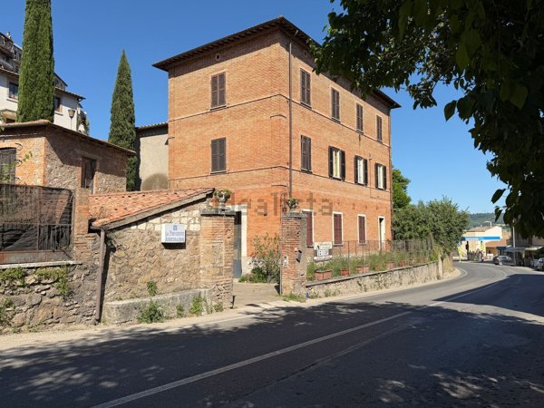 casa indipendente in vendita ad Orte in zona Orte Scalo