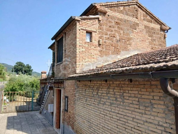 locale commerciale in vendita ad Orte in zona Orte Scalo