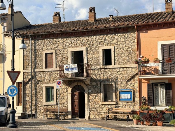 casa indipendente in vendita ad Orte in zona Orte Scalo