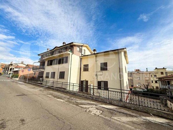 appartamento in vendita ad Orte in zona Orte Scalo