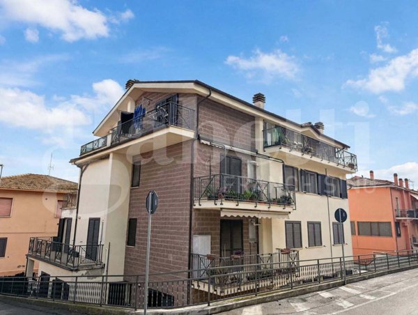 appartamento in vendita ad Orte in zona Orte Scalo