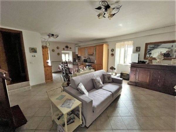 casa indipendente in vendita a Piansano