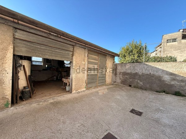 locale di sgombero in vendita a Piansano