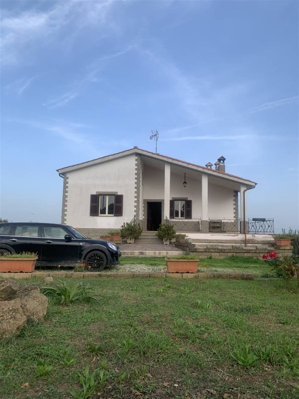 casa indipendente in vendita a Piansano