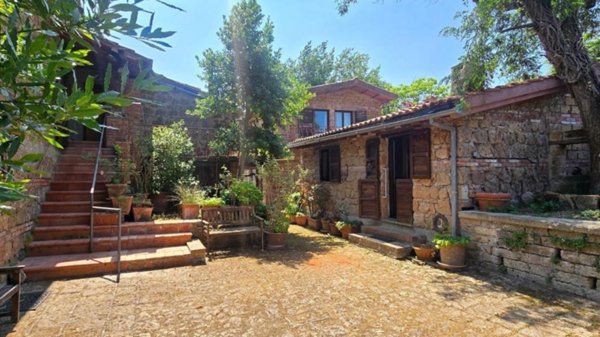 casa indipendente in vendita a Proceno in zona Centeno