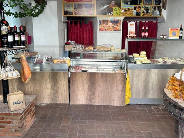 negozio in vendita a Ronciglione