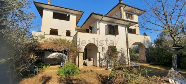 casa indipendente in vendita a Ronciglione